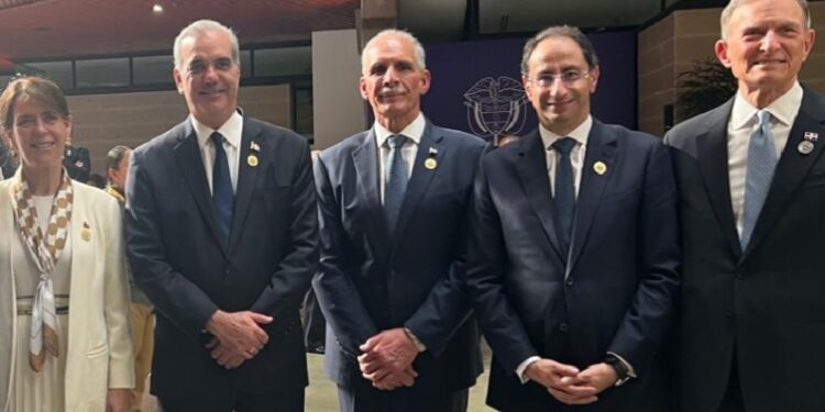 Abinader participa en la toma de posesión del nuevo presidente de Colombia