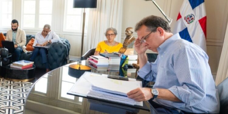Canciller Ito Bisonó y secretario de Estado Marco Rubio conversan sobre relaciones bilaterales