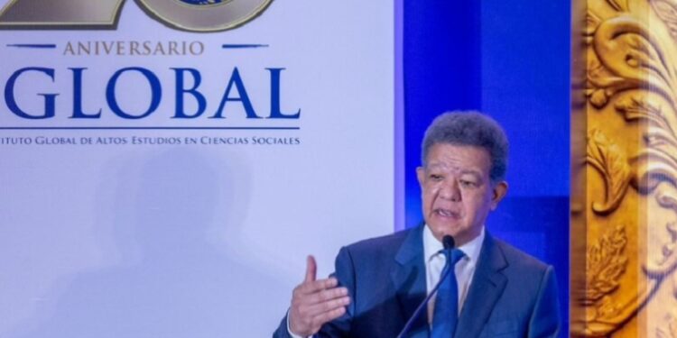 Leonel Fernández destaca aporte del IGLOBAL al país al celebrar 20 años de su fundación 