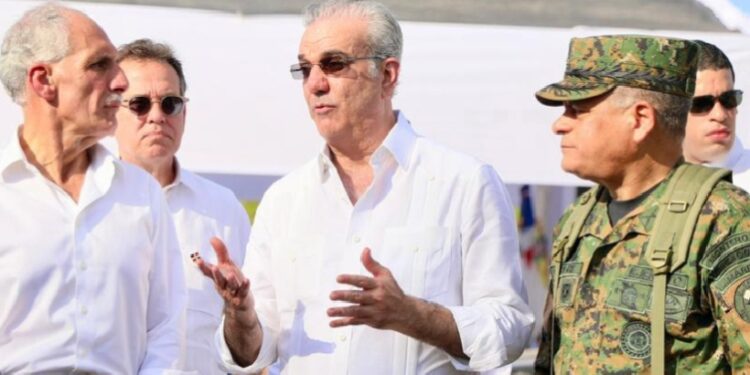 Presidente de Honduras califica a RD como ejemplo regional en seguridad fronteriza e industria militar 