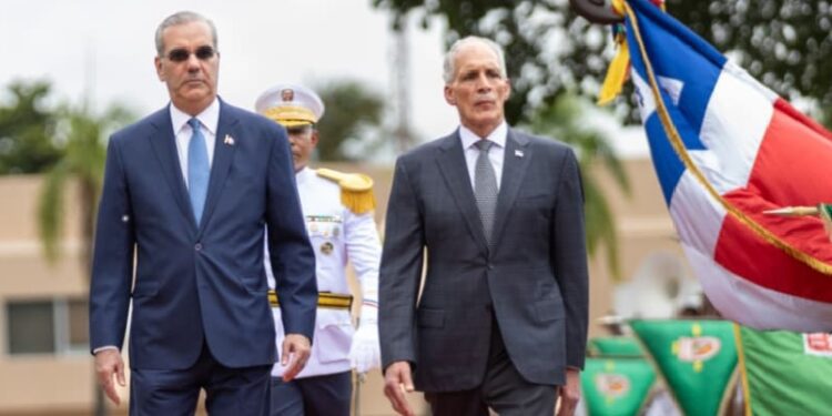 Abinader recibe en el Palacio Nacional al presidente de Honduras Nasry Asfura Zablah