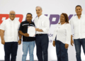 Presidente Abinader entrega RD$ 85 millones a 400 microempresarios