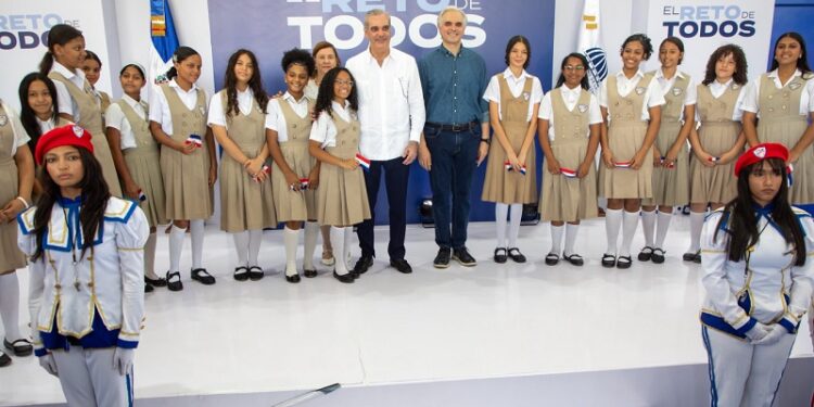 Presidente Abinader inaugura techado del Politécnico Femenino Mercedes Morel