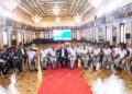 Presidente Abinader se reúne con 53 estudiantes sordos que completaron su formación en inteligencia artificial
