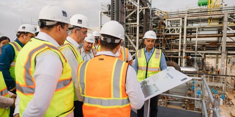 Abinader visita construcción central termoeléctrica Generadora San Felipe Andrés I