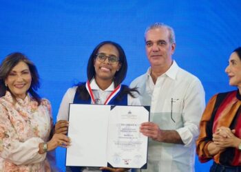 Orgulloso el presidente Abinader de jóvenes graduados de Oportunidad 14/24