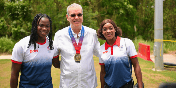 Reconocen visión y aportes al éxito de los XXV Juegos Centroamericanos y del Caribe Santo Domingo 2026 del presidente Abinader