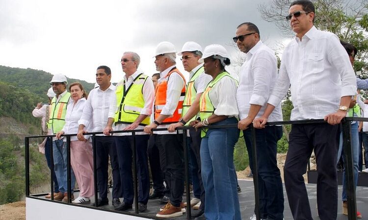 Presidente Abinader supervisa avances en la presa de Guaigüí