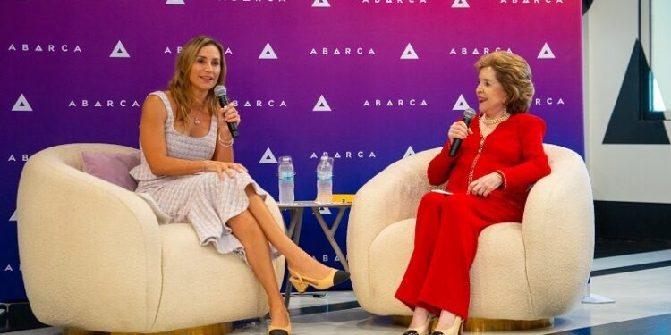 Exgobernadora Sila Calderón participa en apertura de nueva temporada de Oasis Connections
