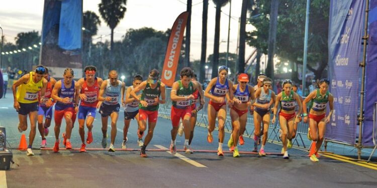 Dominicano Álvaro Abreu gana el oro de la media maratón