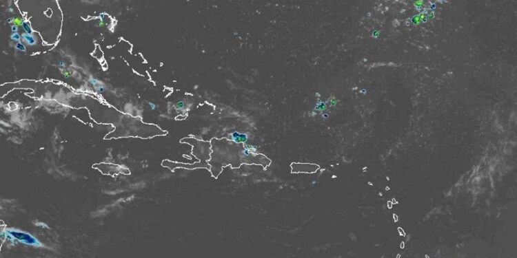 Jueves caluroso con aguaceros, tronadas y ráfagas de viento en varios puntos del país
