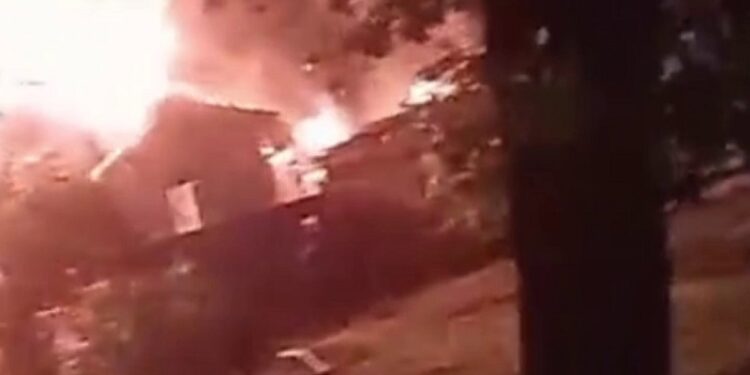 Masivo ataque ucraniano con drones impacta edificios civiles en Rusia