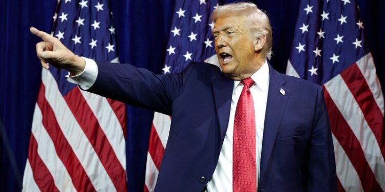 «Que me bese el culo»: Fuerte agarrón entre jefe provincial canadiense y Trump en plena guerra comercial