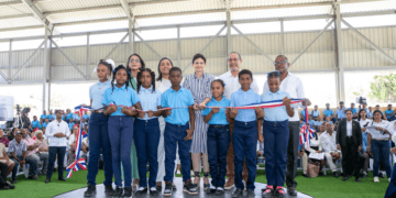 Vicepresidenta Raquel Peña entrega en Azua, techado de la Escuela Javier Antonio Castillo Pérez