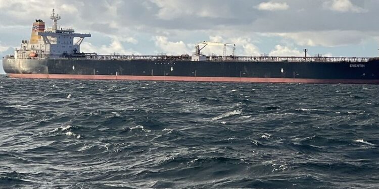 Un buque con bandera dominicana se hunde en el mar Negro tras presunto ataque con drones