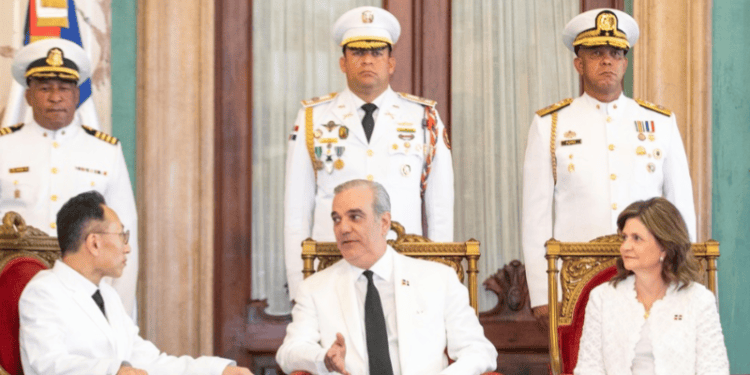 Presidente Abinader recibe cartas credenciales de nueve nuevos embajadores
