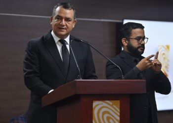 JCE reconoce a la cedulada número 3 millones y elimina restricción del mes de cumpleaños para renovarla