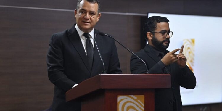 JCE reconoce a la cedulada número 3 millones y elimina restricción del mes de cumpleaños para renovarla