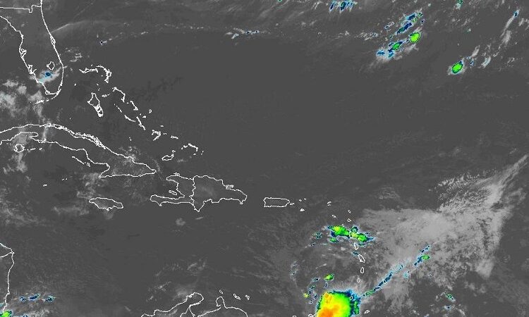 Onda tropical incrementará las lluvias esta noche