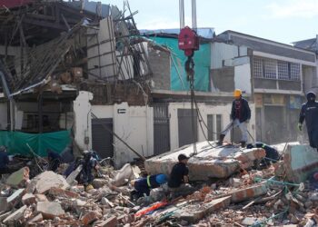 De la Espriella oficializa desastre nacional por el terremoto que deja 190 fallecidos