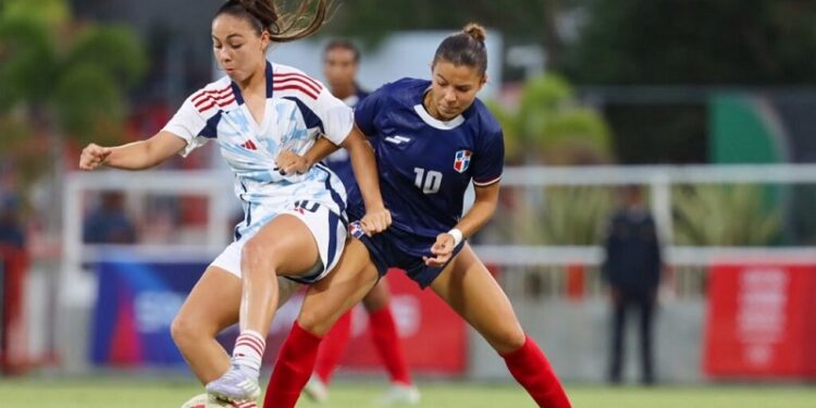 Costa Rica gana un pulso a RD, le gana 2-1 en fútbol femenino