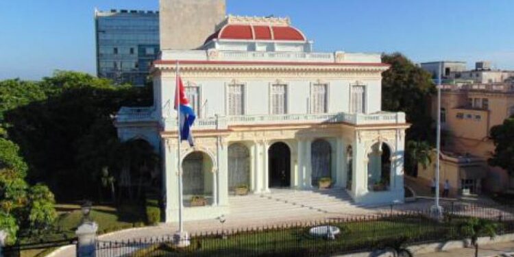 Cuba acusa a República Dominicana de «plegarse» a EE.UU. por la expulsión de sus diplomáticos