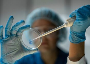 Científicos cubanos desarrollan fármaco contra el cáncer en medio del bloqueo