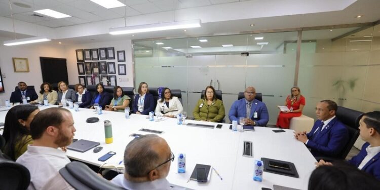 Contraloría y Senasa coordinan acciones para mayor control y fiscalización de los procesos misionales