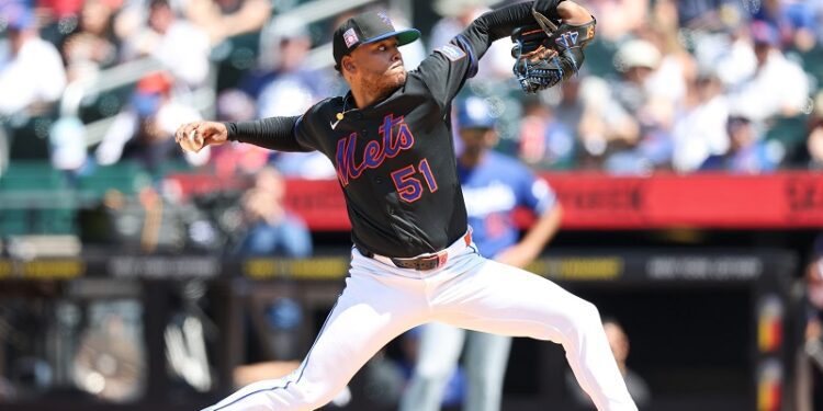 Rays adquieren al derecho Freddy Peralta desde los Mets por un trío de prospectos