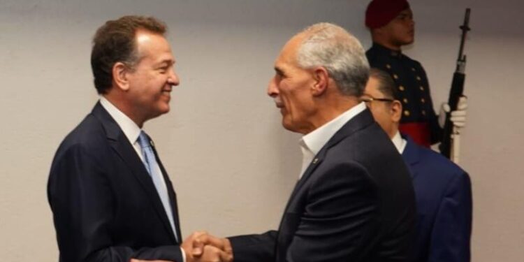 Presidente de Honduras llega a República Dominicana para una visita oficial