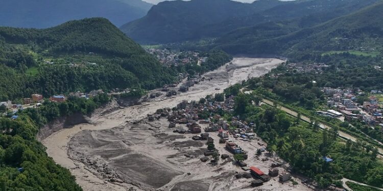 ¿Qué desató las mortales inundaciones en Nepal y China?