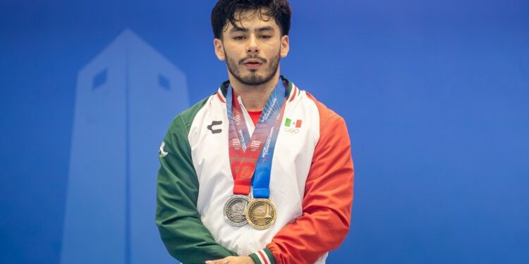 Cárdenas supera a Arango en duelo por el oro en arranque de los 71kg