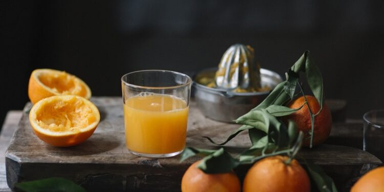 Beber jugo de naranja a diario podría hacer esto con tus genes