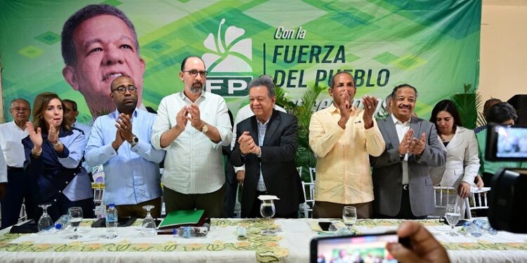 Leonel Fernández encabeza asambleas provinciales