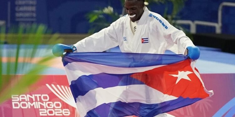 Cubano Lousbel Velázquez se adueña del metal dorado en el karate