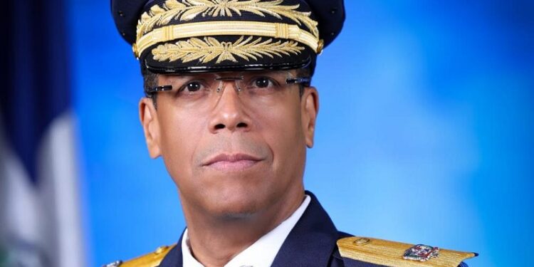Presidente Abinader designa a Martín Miguel Tapia Sánchez inspector general de la Policía Nacional