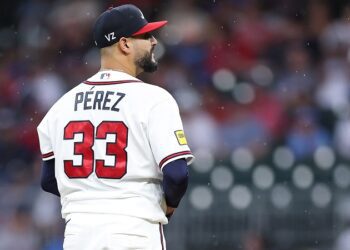 Pérez blanquea a Mets en una alentadora noche para el pitcheo de los Bravos