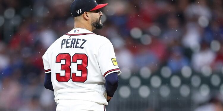 Pérez blanquea a Mets en una alentadora noche para el pitcheo de los Bravos