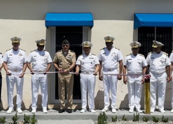 Ministro de Defensa inaugura nuevas oficinas Dirección de Deportes y túnel de bateo en la Armada