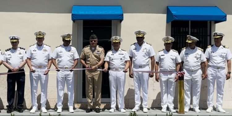 Ministro de Defensa inaugura nuevas oficinas Dirección de Deportes y túnel de bateo en la Armada