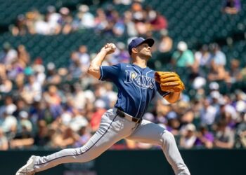 Otro cumpleaños feliz: Joya de Martínez ayuda a sellar barrida de Rays sobre Rockies