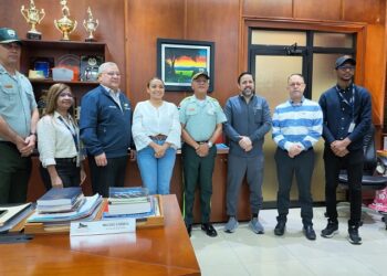 Director de la DIGESETT y autoridades locales coordinan acciones en entornos de centros educativos en Moca