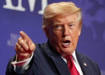 Trump tacha de «traidores» los reportes sobre la escasez de municiones en EE.UU. y los niega
