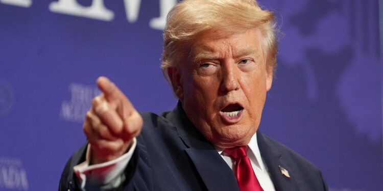 Trump tacha de «traidores» los reportes sobre la escasez de municiones en EE.UU. y los niega