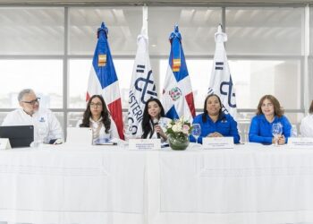 Procuradora sostiene encuentro de trabajo con titulares y directores de equipos del Ministerio Público