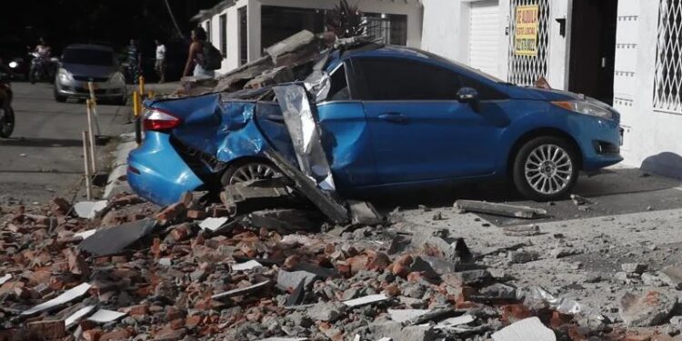 Al menos 20 muertos en dos ciudades del centro de Colombia por el terremoto