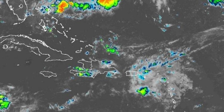 Vaguada y onda tropical generarán aguaceros, tormentas eléctricas en la tarde