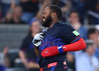 Vlad Jr. fuera del lineup de Azulejos un día después de golpe en la cabeza