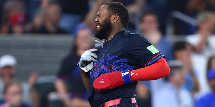 Vlad Jr. fuera del lineup de Azulejos un día después de golpe en la cabeza