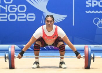 Yudelina Mejía brilla ante su público para obtener el oro en envión